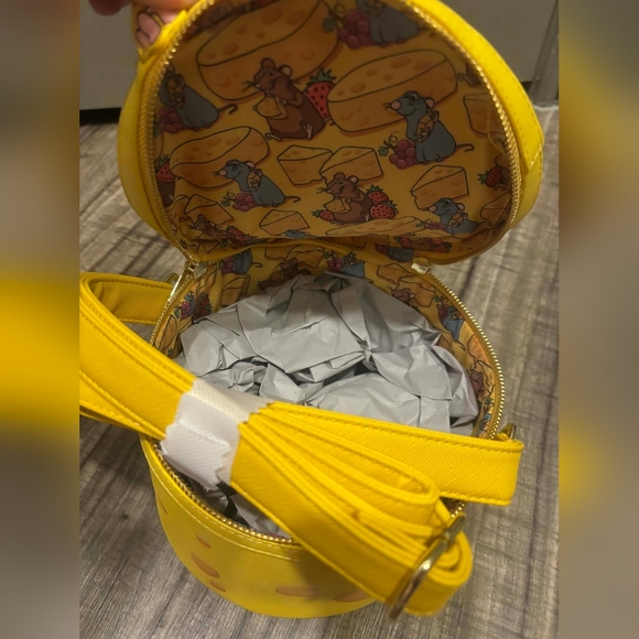 Disney Pixar Ratatouille Remy Cheese Wheel Loungefly Crossbody Bag - Picture 5 of 5